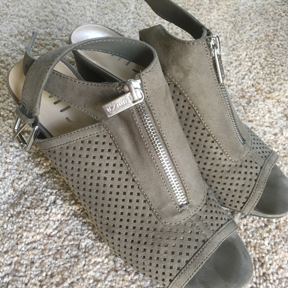 Fall suede open-toed heels